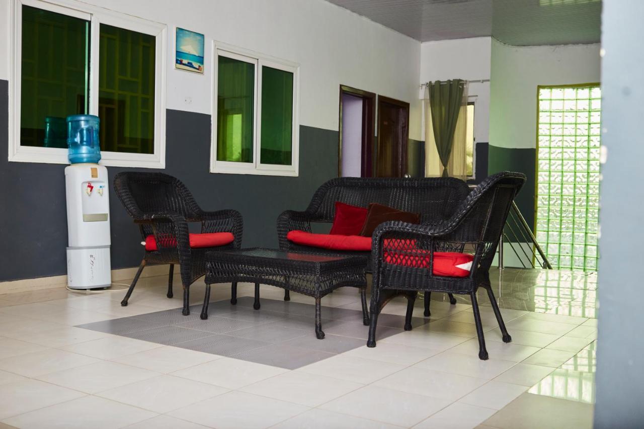 Отель Ellisa Hospitality And Spa Аккра Экстерьер фото