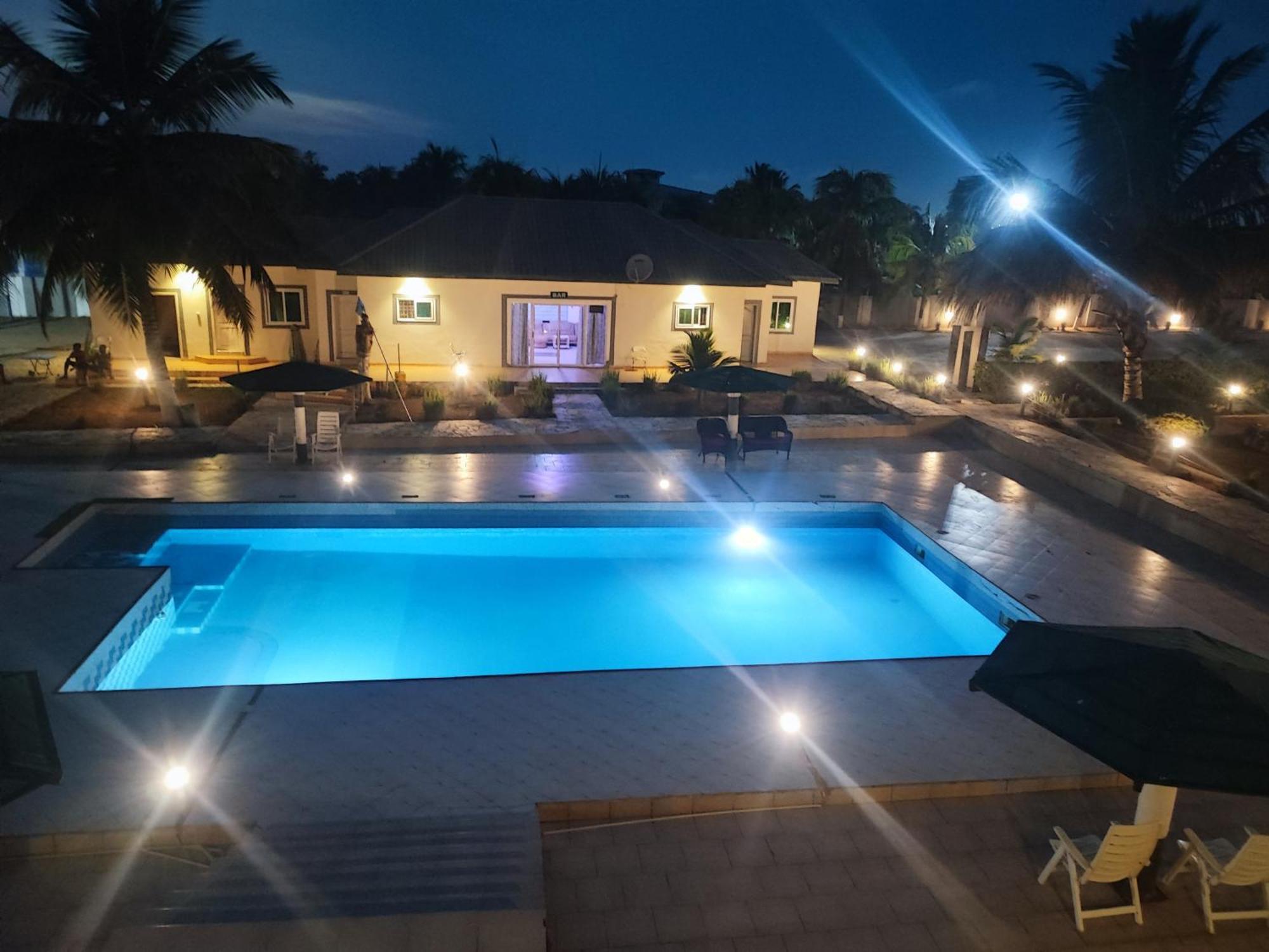 Отель Ellisa Hospitality And Spa Аккра Экстерьер фото