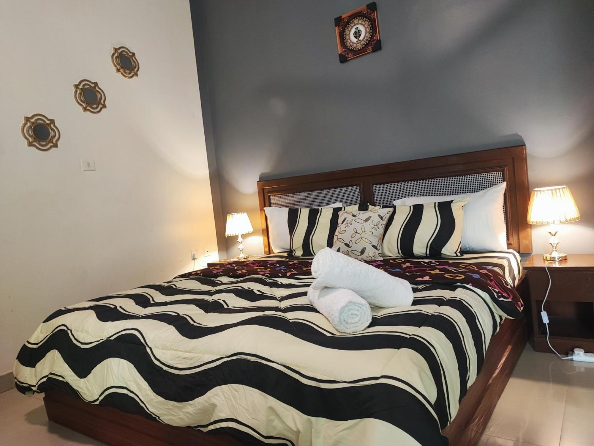 Отель Ellisa Hospitality And Spa Аккра Экстерьер фото