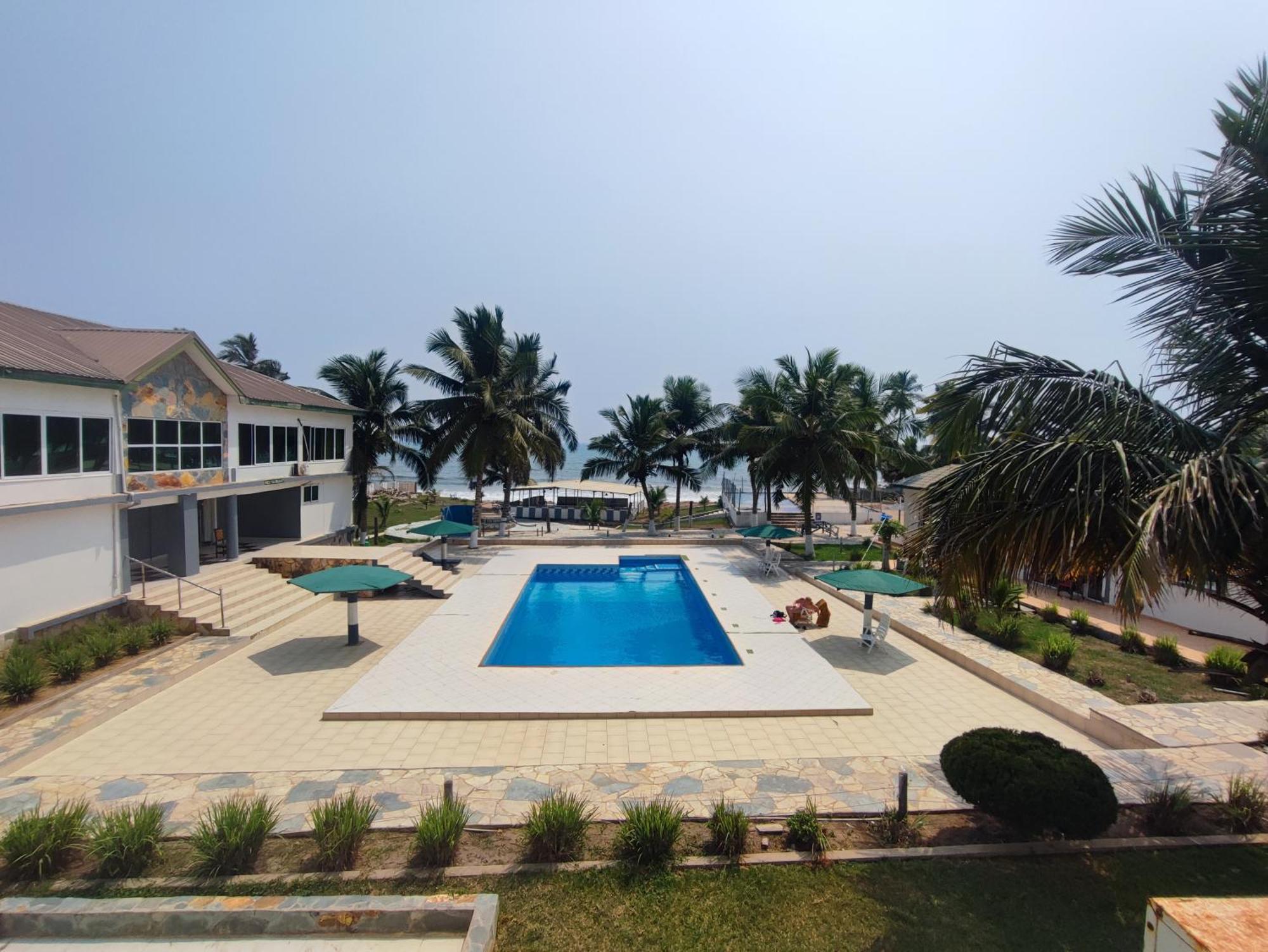 Отель Ellisa Hospitality And Spa Аккра Экстерьер фото