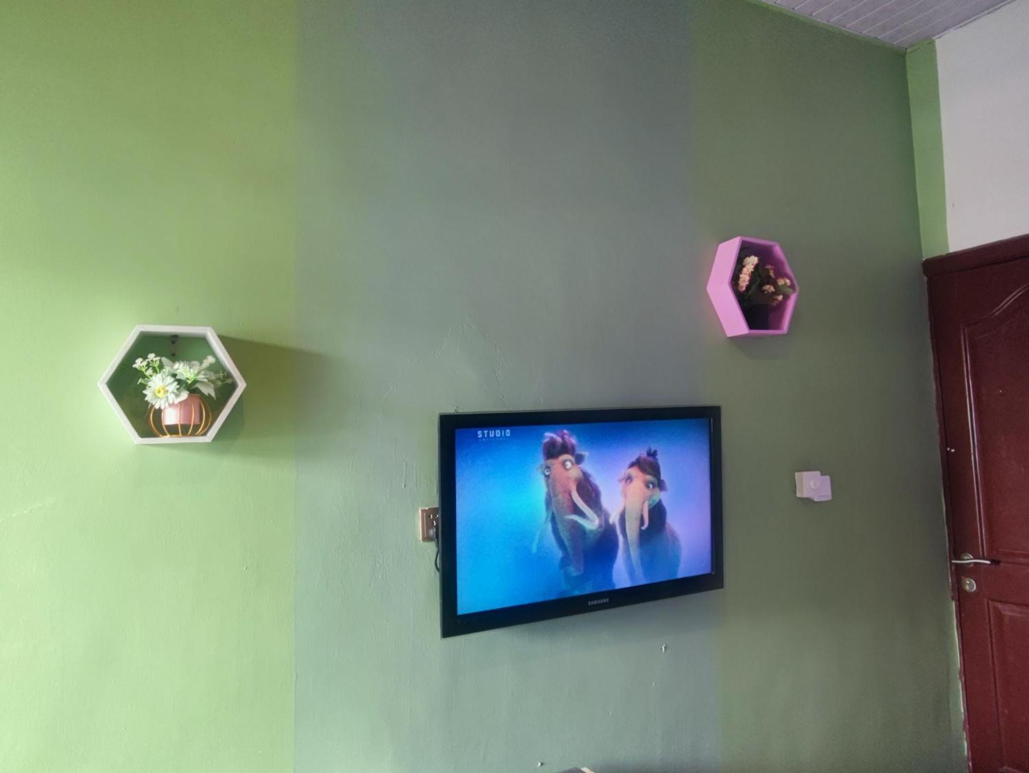 Отель Ellisa Hospitality And Spa Аккра Экстерьер фото