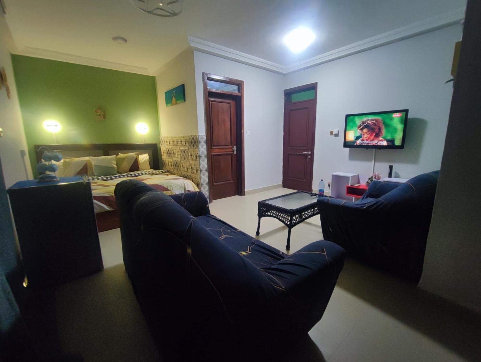 Отель Ellisa Hospitality And Spa Аккра Экстерьер фото