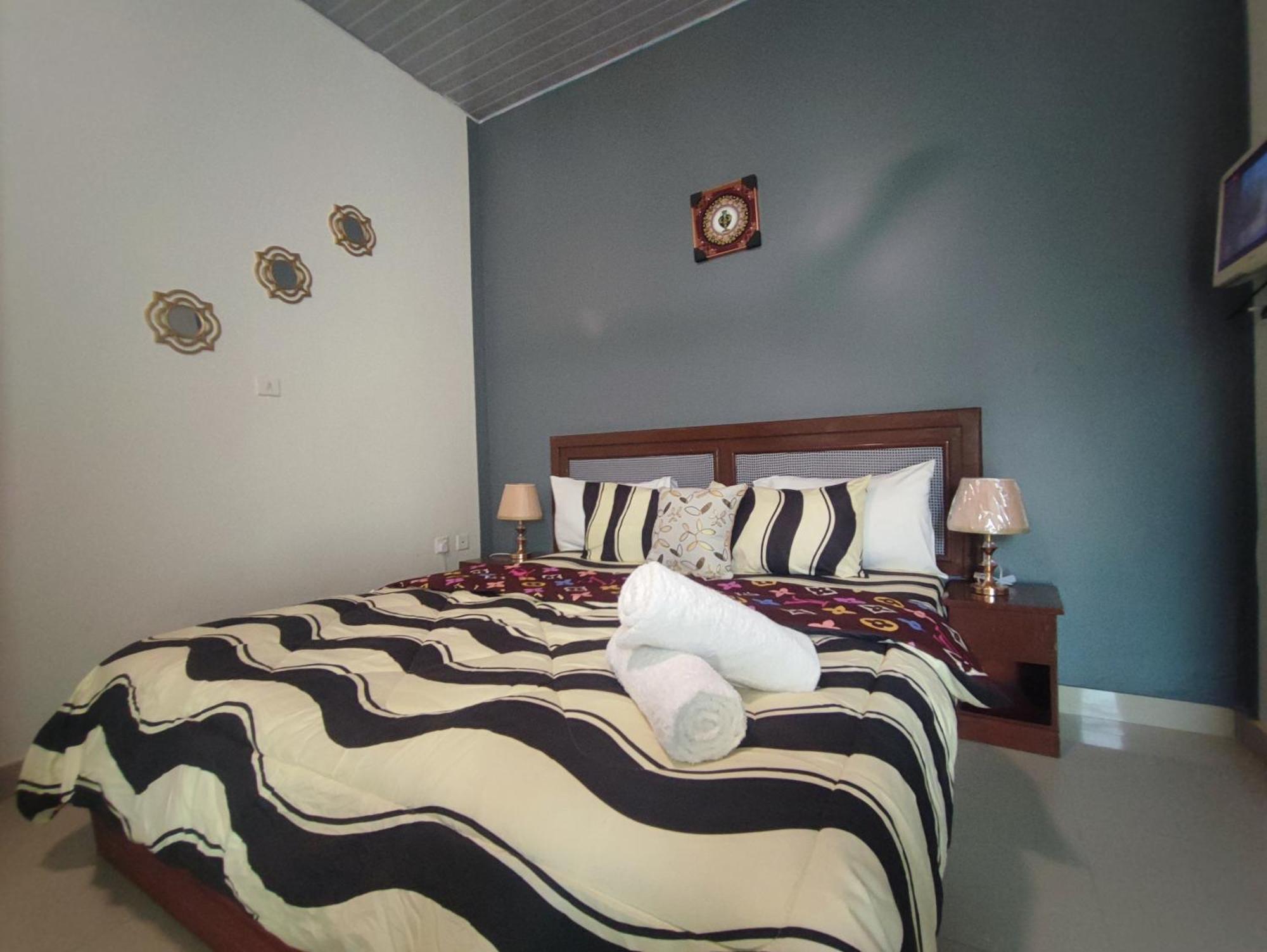 Отель Ellisa Hospitality And Spa Аккра Экстерьер фото