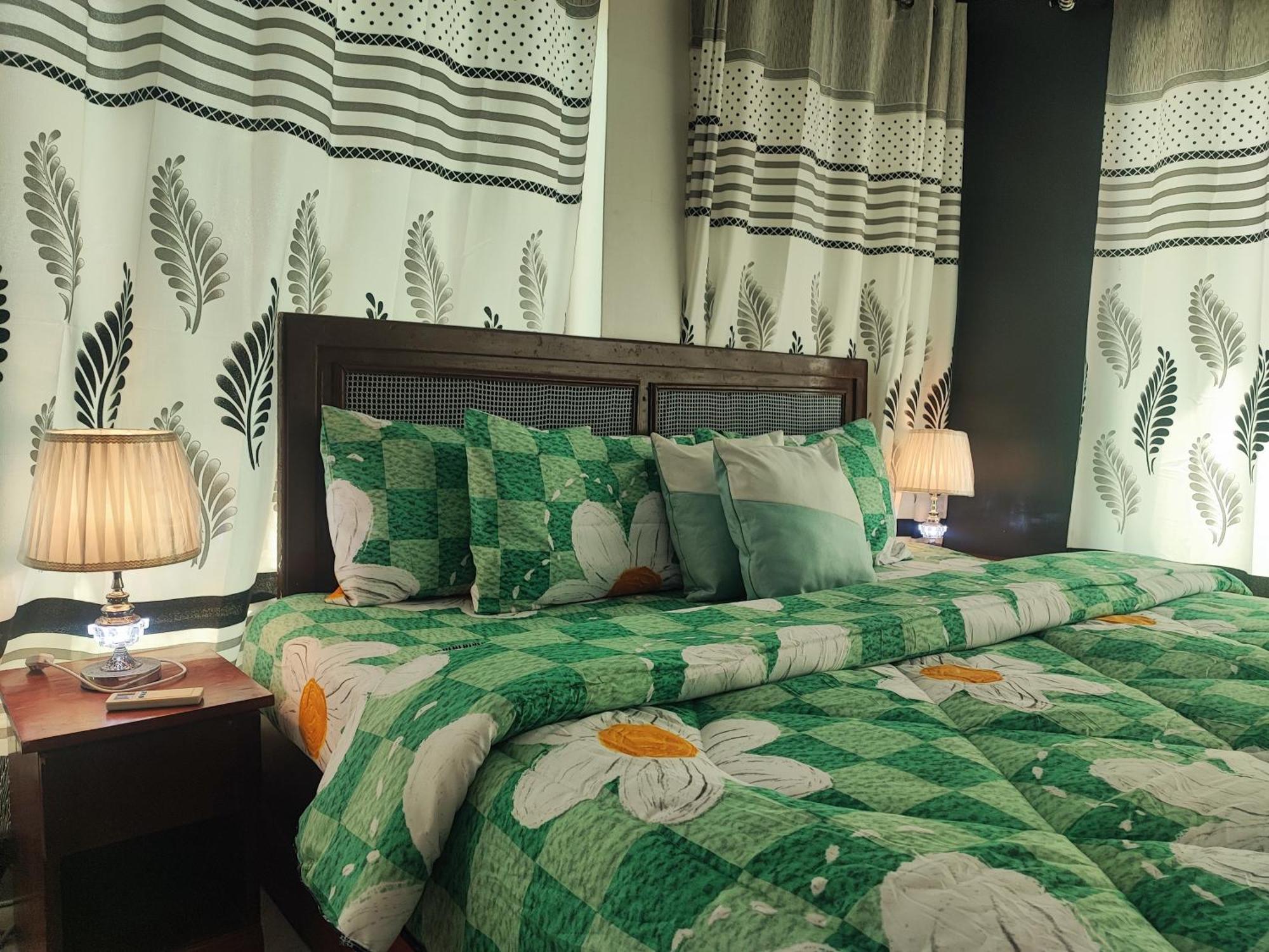Отель Ellisa Hospitality And Spa Аккра Экстерьер фото