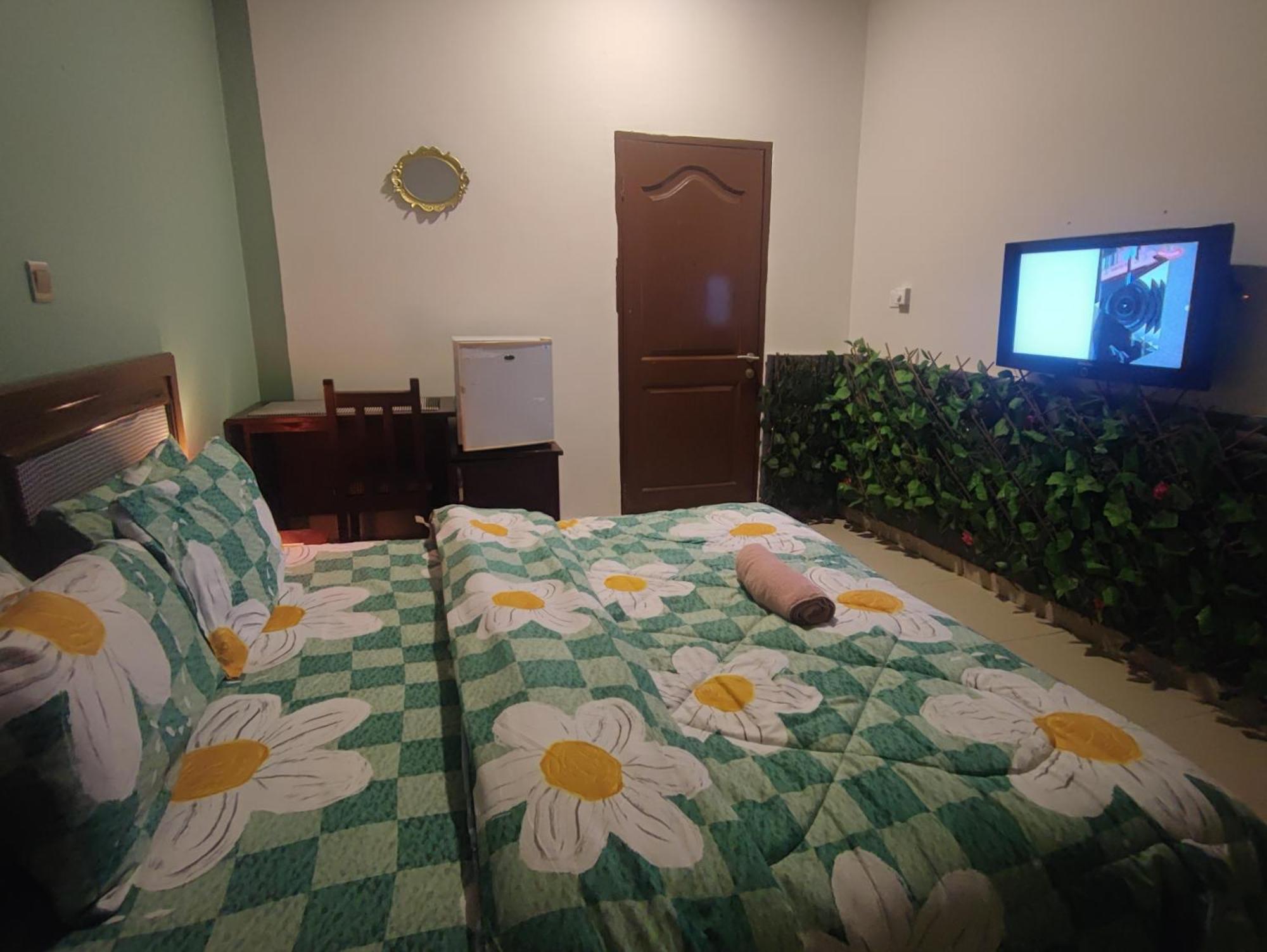 Отель Ellisa Hospitality And Spa Аккра Экстерьер фото