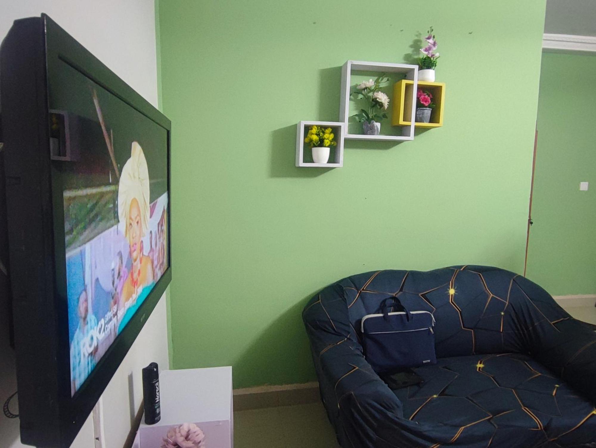Отель Ellisa Hospitality And Spa Аккра Экстерьер фото