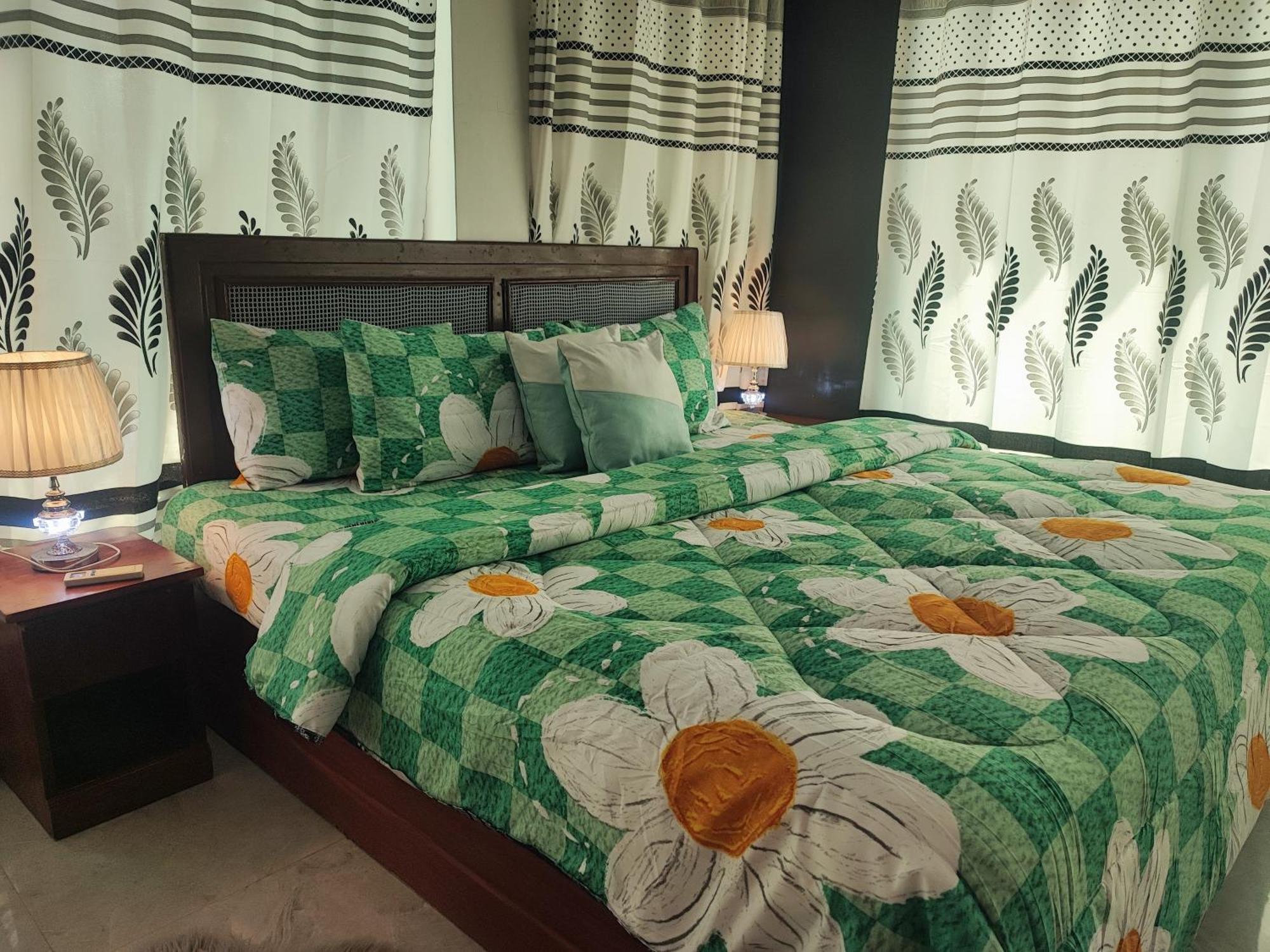 Отель Ellisa Hospitality And Spa Аккра Экстерьер фото