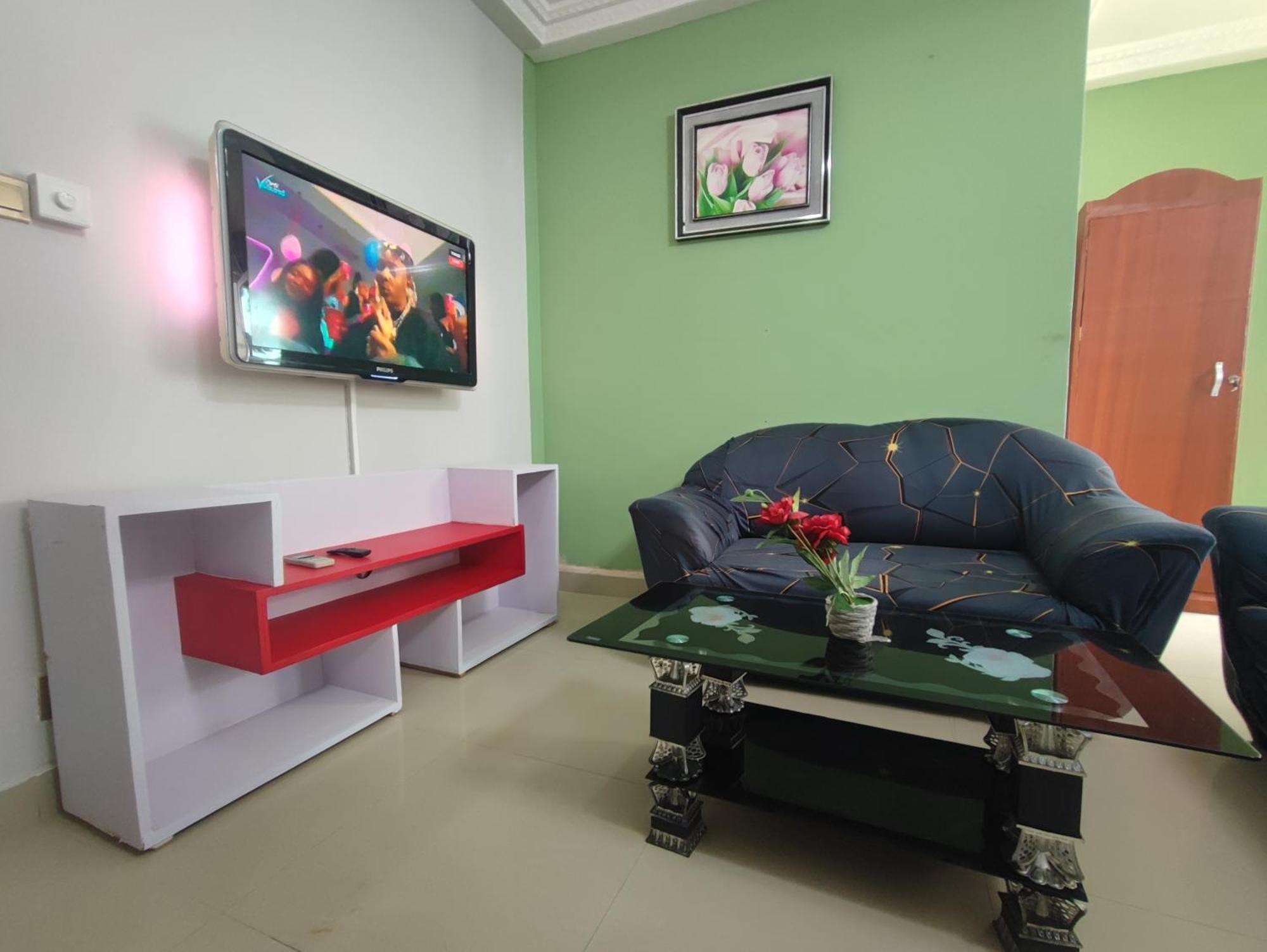 Отель Ellisa Hospitality And Spa Аккра Экстерьер фото