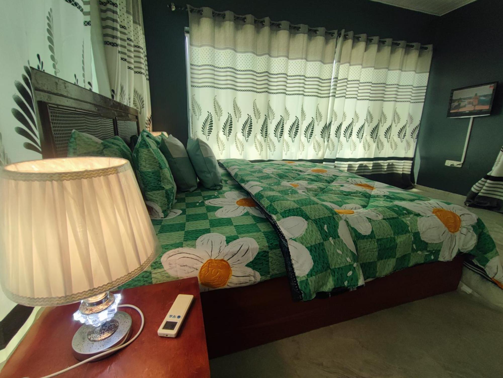Отель Ellisa Hospitality And Spa Аккра Экстерьер фото